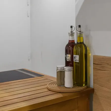 شقة Rue De La Paix Rdj - Calme Avec Terrasse Proche Thermes *
